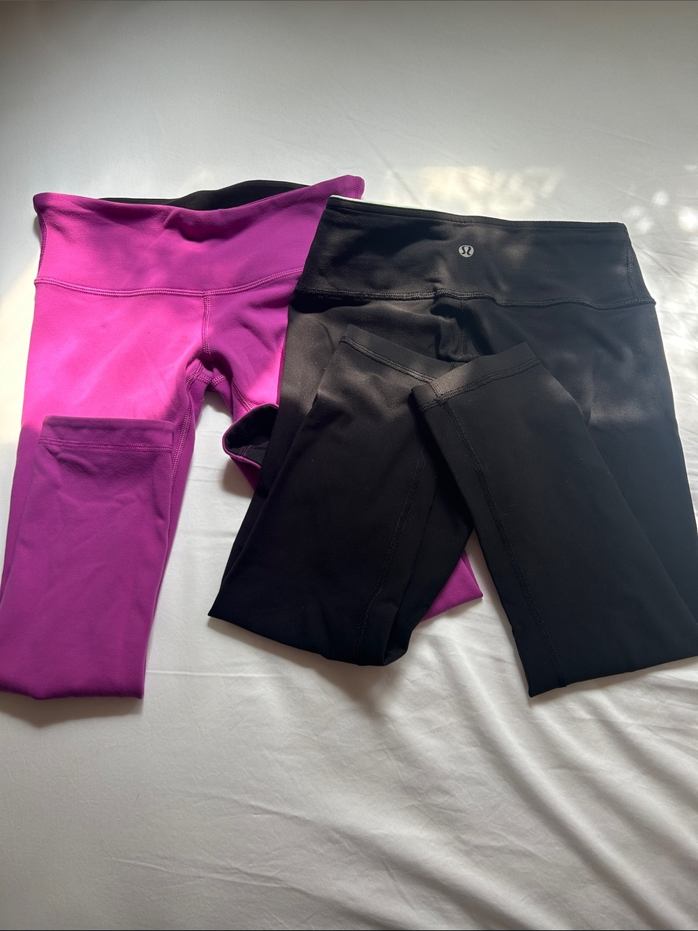 Lot of 2 Size 4 Reversible Lululemon Cropped Leggings